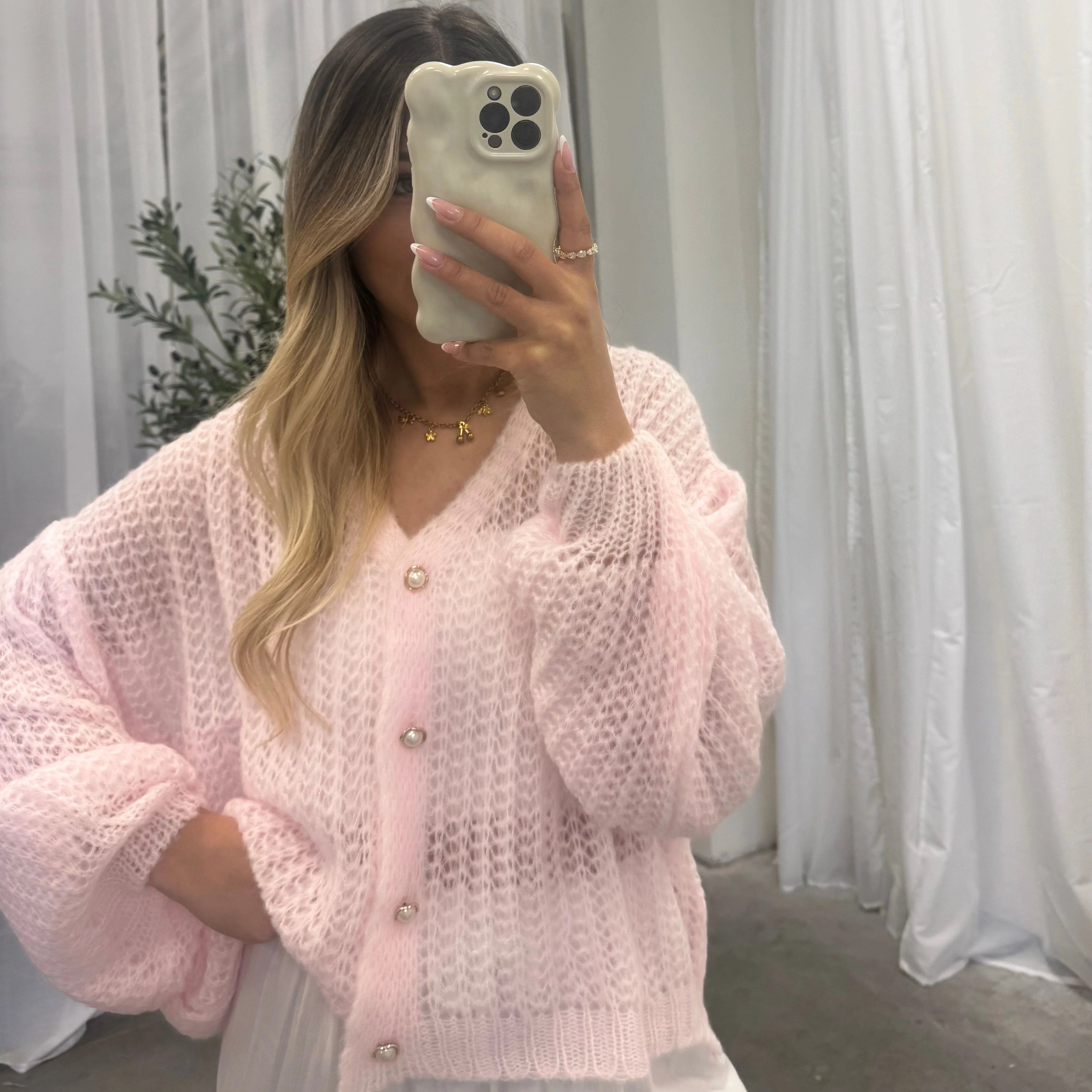 Feiner Lochstrick Cardigan - Image 13