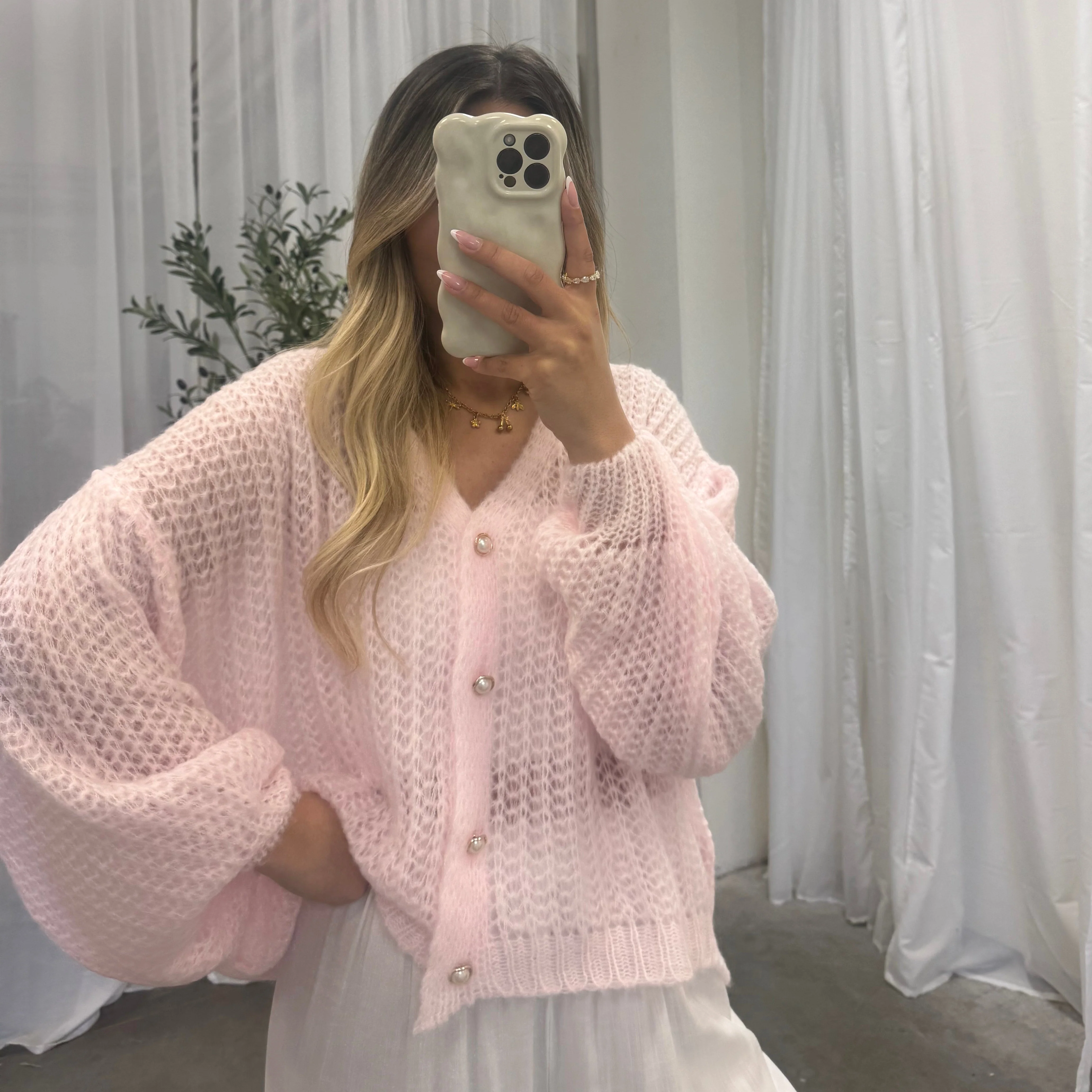 Feiner Lochstrick Cardigan - Image 14