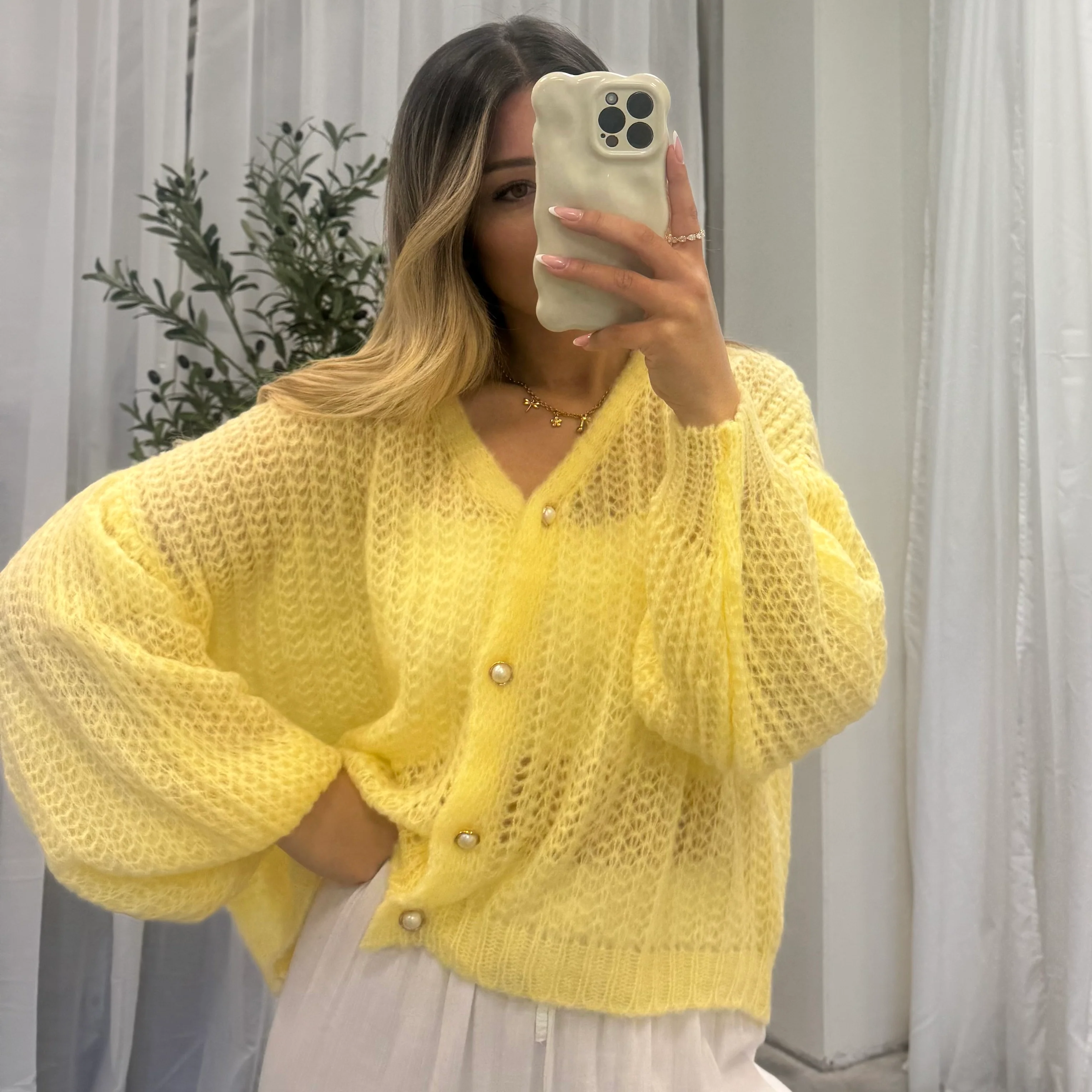 Feiner Lochstrick Cardigan - Image 8