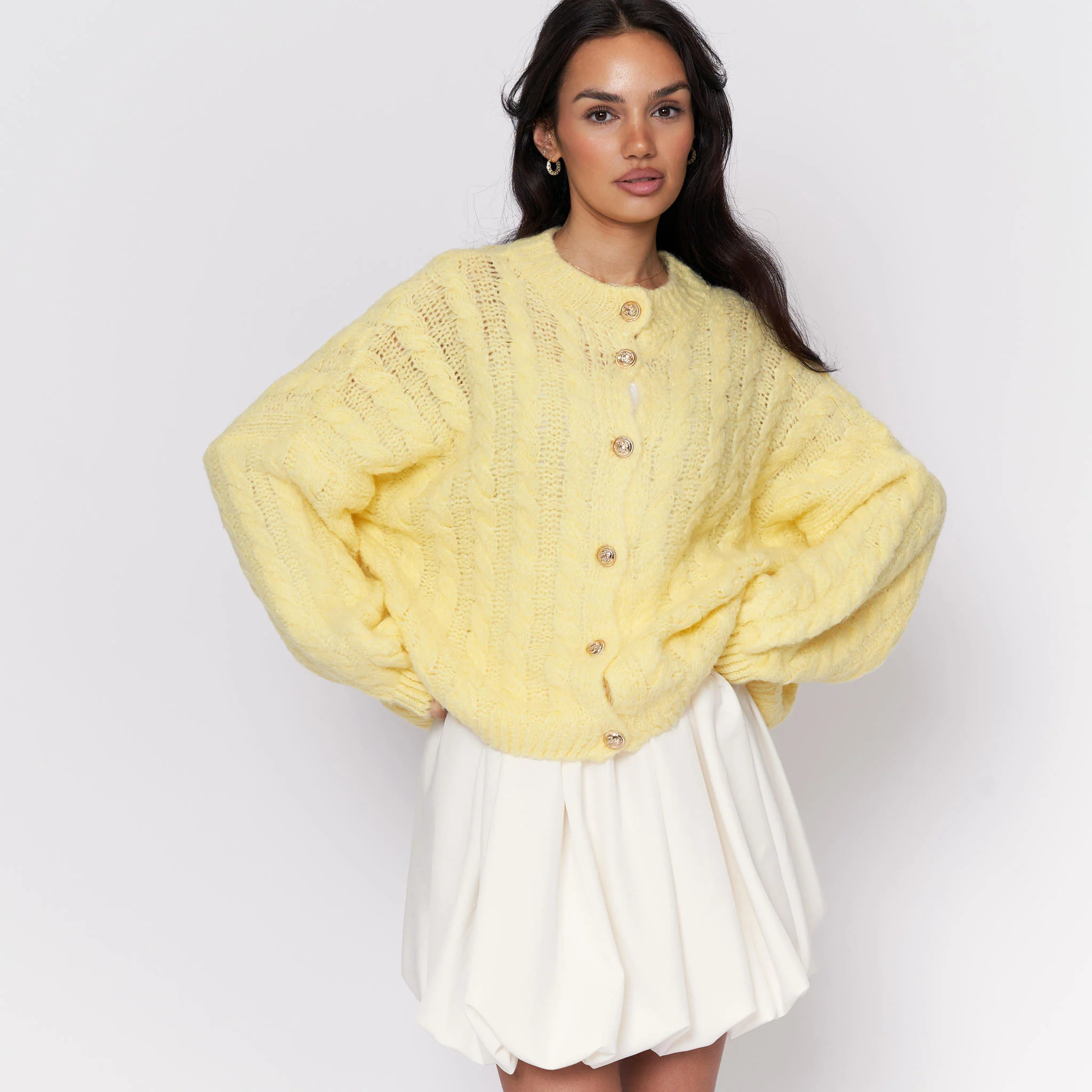 Short Oversize Zopfmuster Cardigan - Image 3