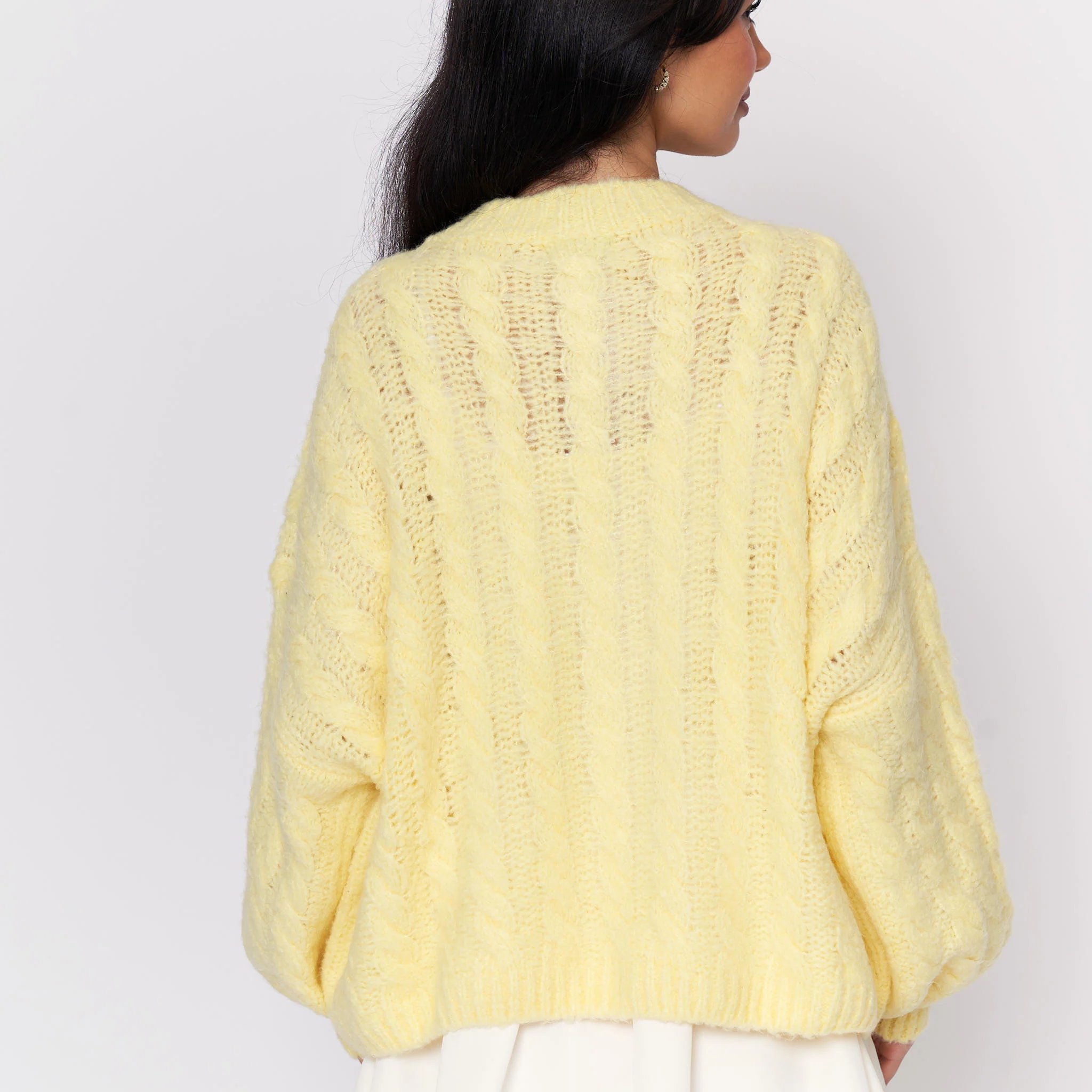 Short Oversize Zopfmuster Cardigan - Image 5